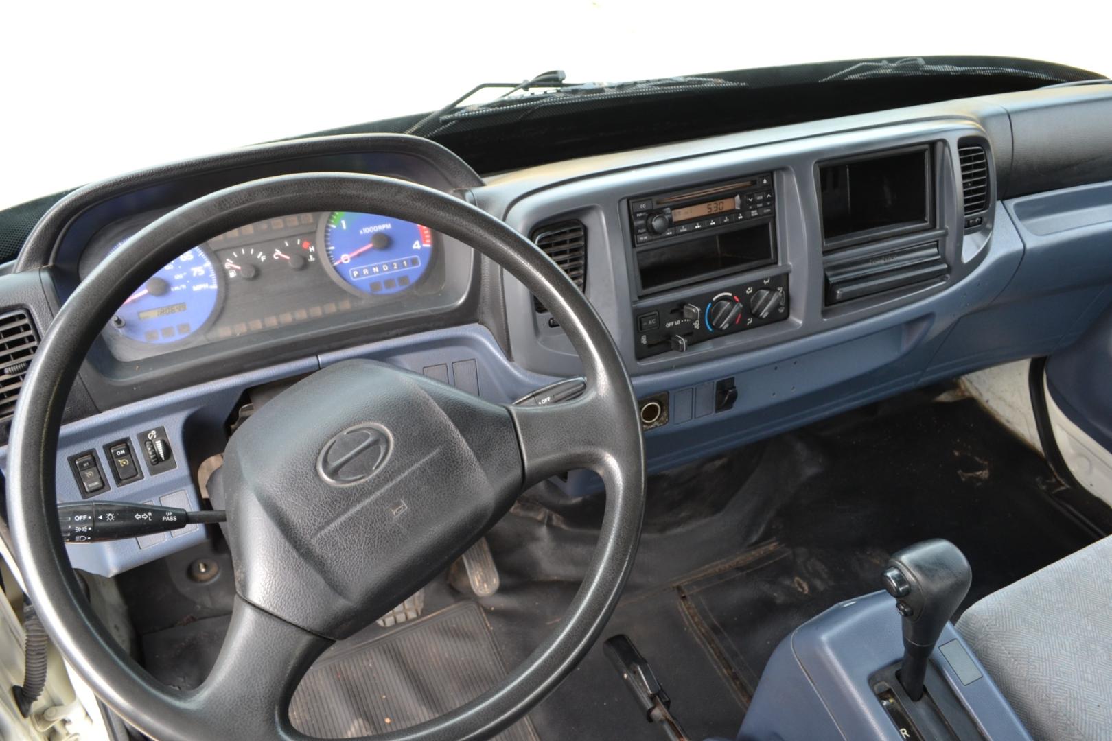 2007 WHITE /BLACK HINO 165 with an J05D-TA 5.1L 175HP engine, ALLISON 6SPD AUTOMATIC transmission, located at 9172 North Fwy, Houston, TX, 77037, (713) 910-6868, 29.887470, -95.411903 - Photo#17